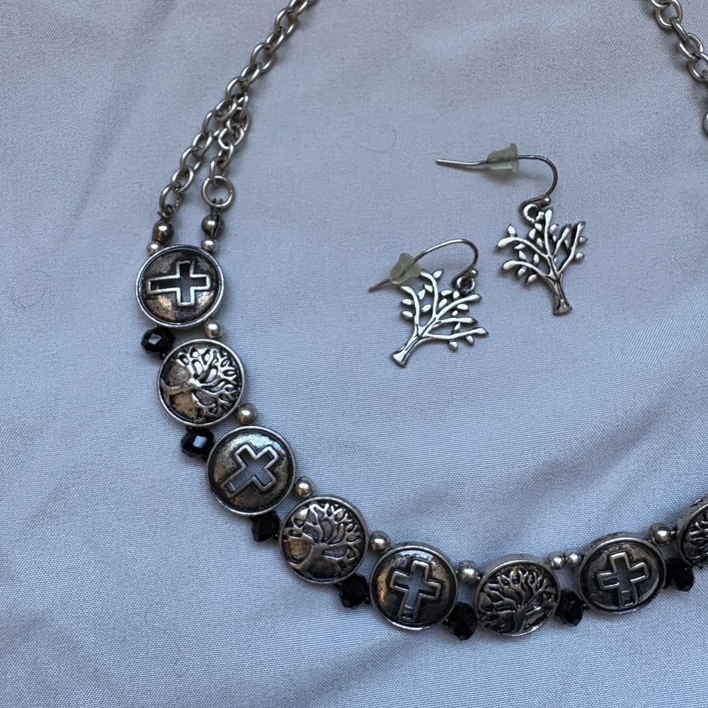 Chic Silver Necklace with Engraved Charms - Picture 5 of 5